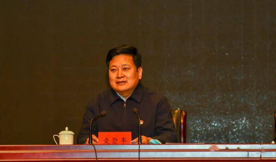 市委常委,宣传部长史建伟宣读了创建全国文明城市工作先进单位和先进