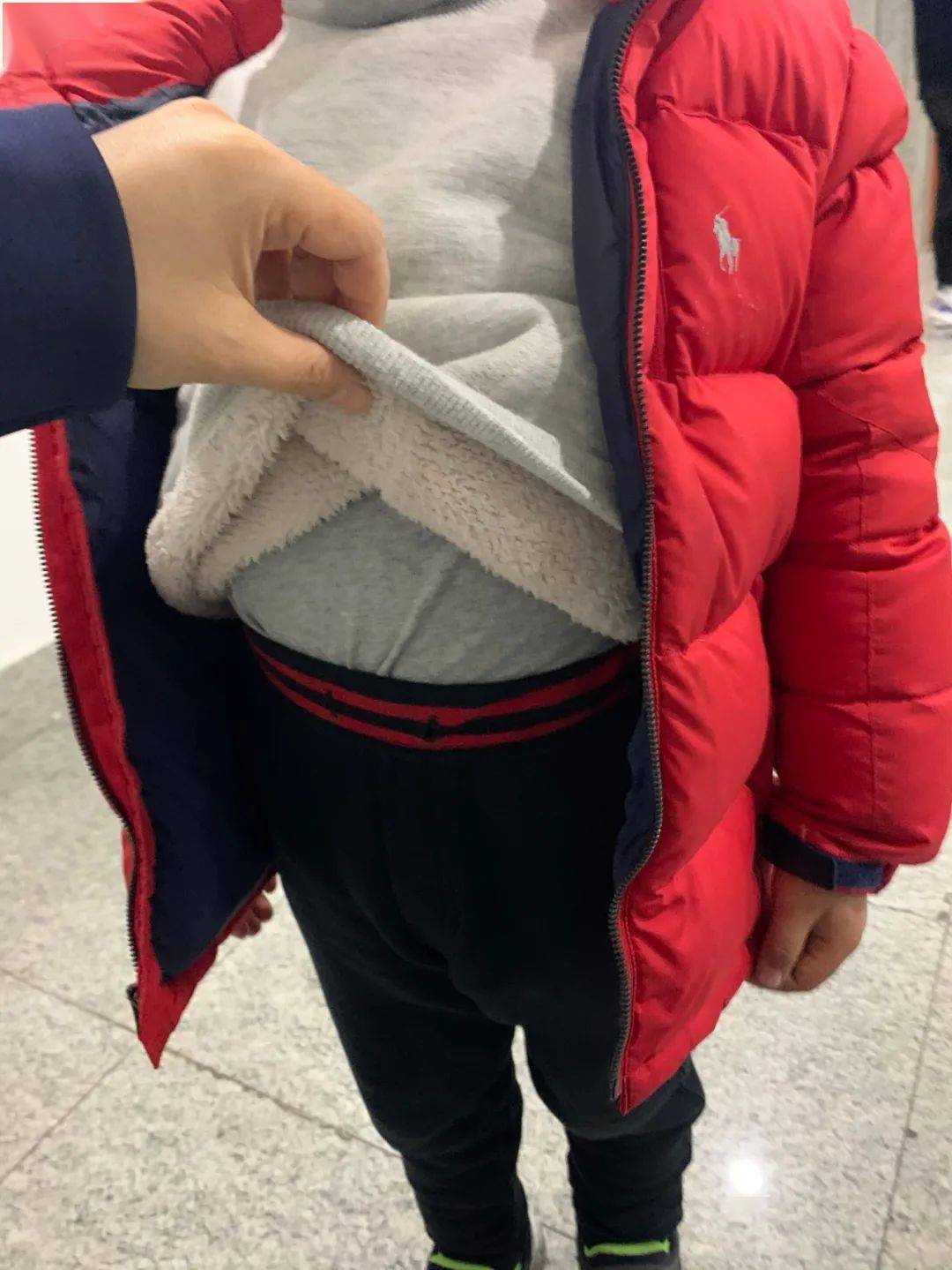 萧山老师惊呆了一数穿了七八件衣服你家娃是不是也被爷爷奶奶裹成了球