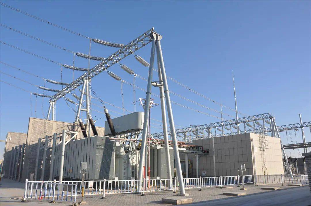 达拉特光伏发电领跑奖励激励基地实现并网发电