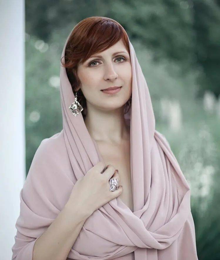 victoria lyadova维多利亚·利亚多娃1977年2月16日出生于俄罗斯