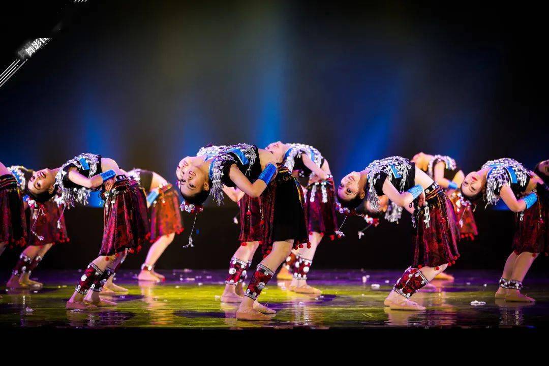 舞影图集西南民族大学艺术学院舞蹈系2017级专业毕业汇报