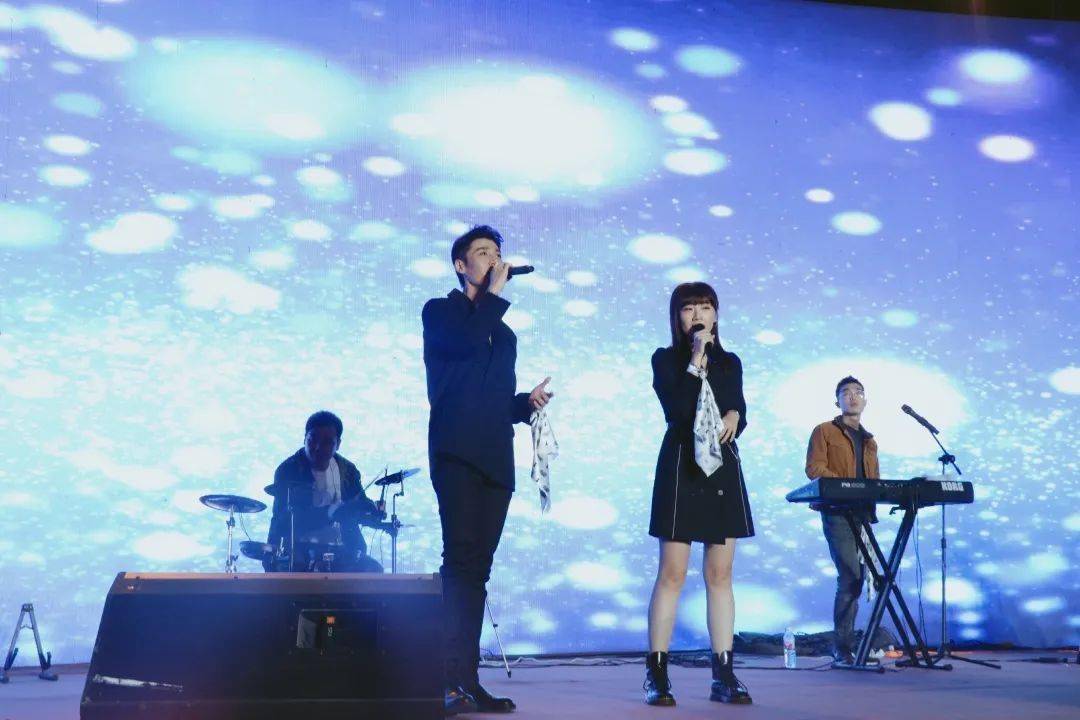 王子和麦麦的乐队万象城跨年夜万元lv大奖等您抽我们只能帮到这了