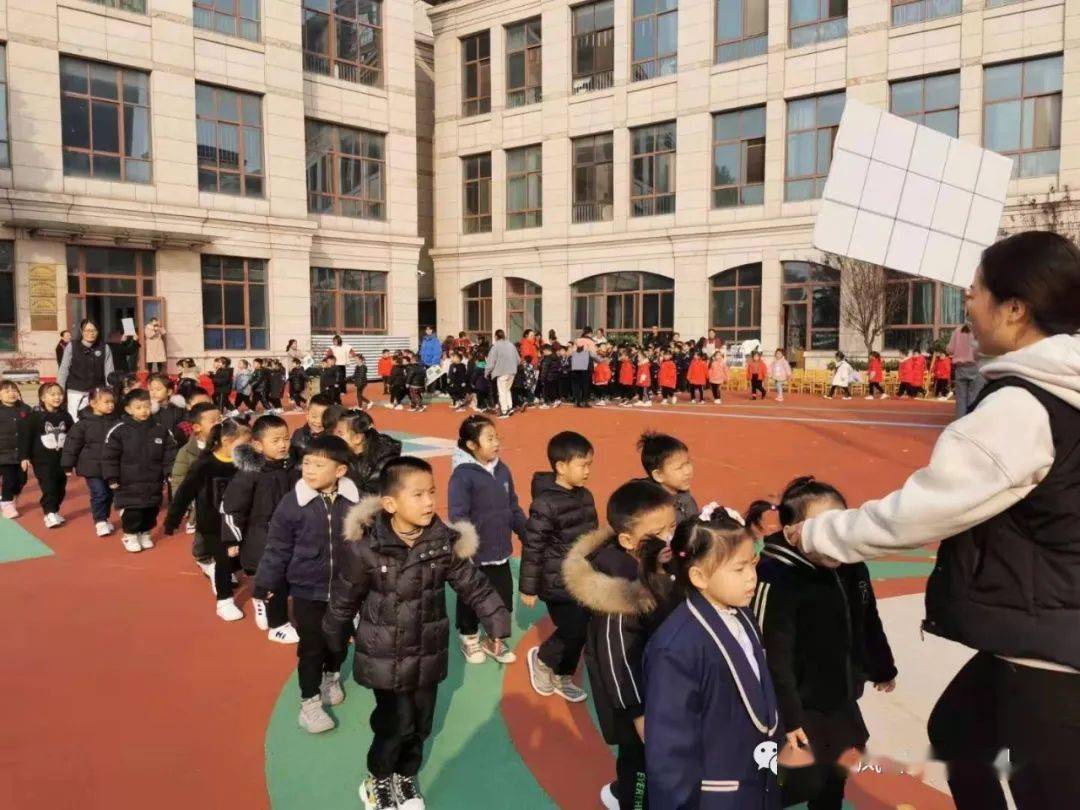 鼠我爱运动闯关我最牛东方岚谷豪庭幼儿园冬季运动会