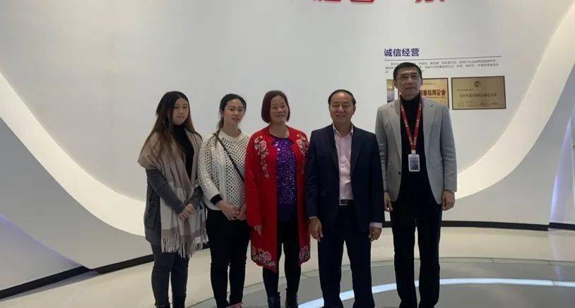 "农历冬至,虽然天气寒冷,但在立白集团总部25楼会议室却是一派暖意融