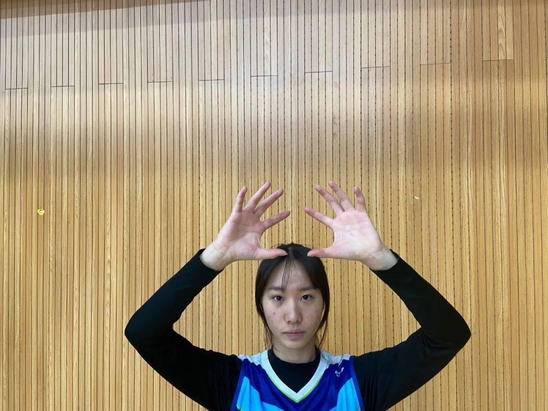 腾飞排球小课堂之传球_动作