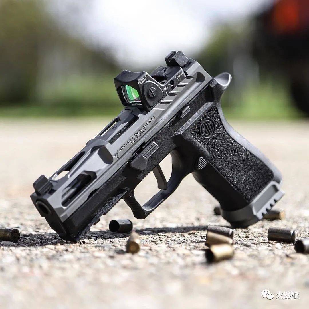 【night fision机瞄美图】即便上了消和红点也不影响使用