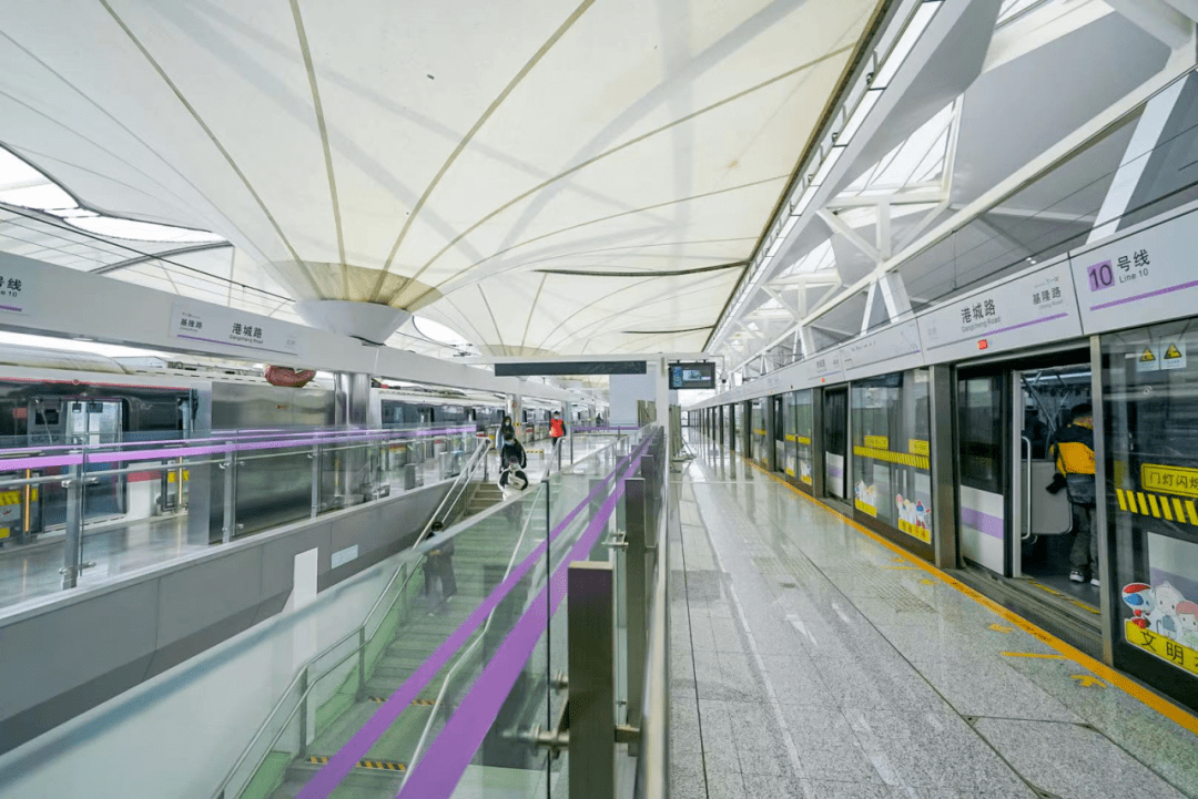 高桥站,港城路站,基隆路站6座车站共设国帆路站,双江路站,高桥西站