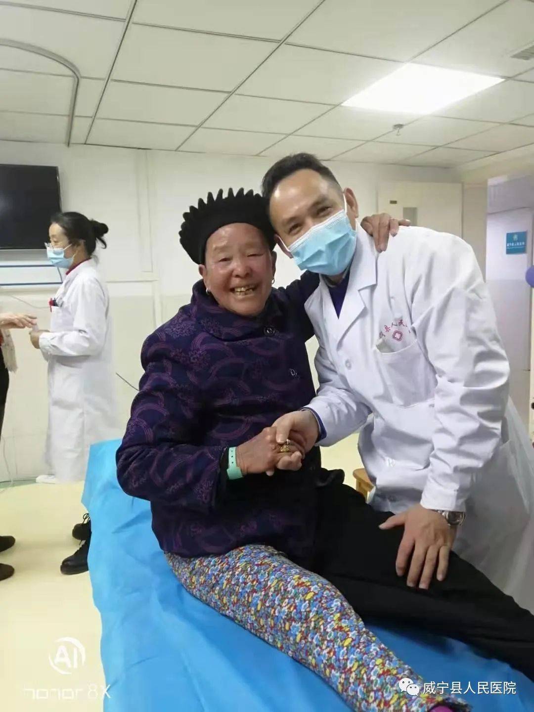 威宁县医院有一位番禺帮扶医生治慢性头痛等病症无痛苦见效快