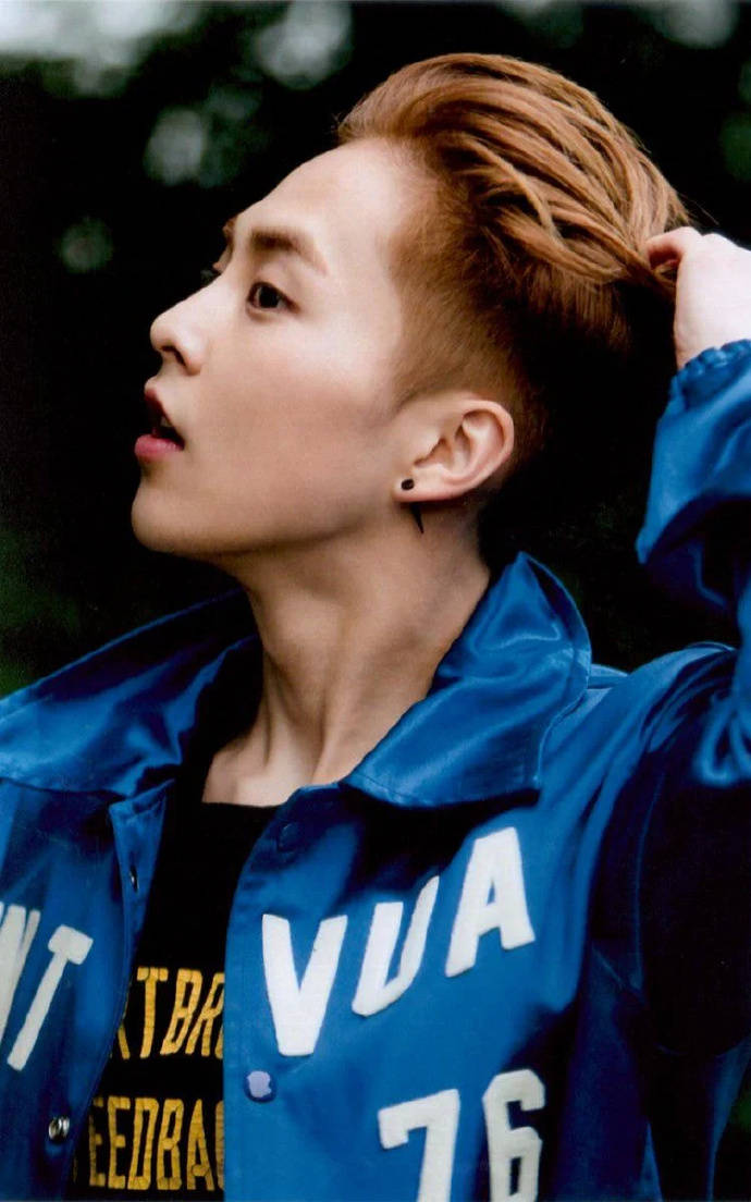 楼主心中侧脸 头型最漂亮的男爱豆→exo 金珉锡_theqoo