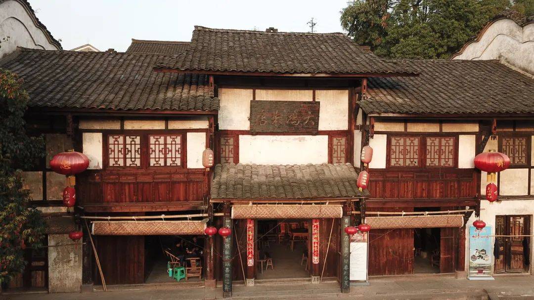 大鸿米店镇上建于明朝万历年间的慈云寺,又名东岳庙,属典型的川南民俗