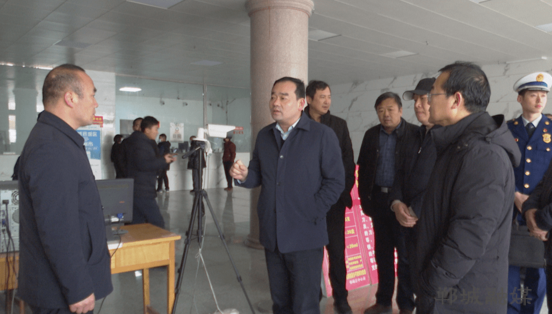 12月29日下午,县委常委,常务副县长胡友涛带领县应急管理局,商务局