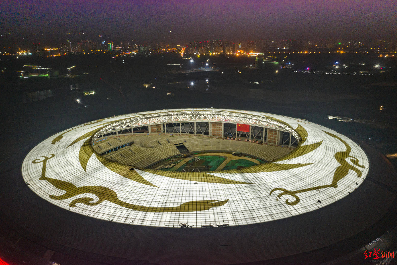 成都東安湖體育公園大運主場館夜景 紅星新聞資料圖片