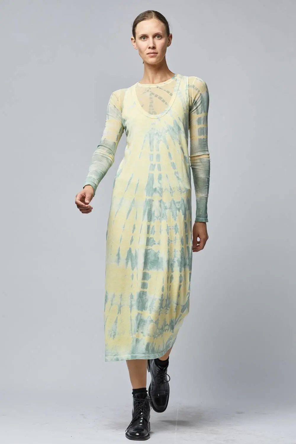 图案趋势最近各大品牌发布的prefall2021早秋系列完美诠释了扎染的