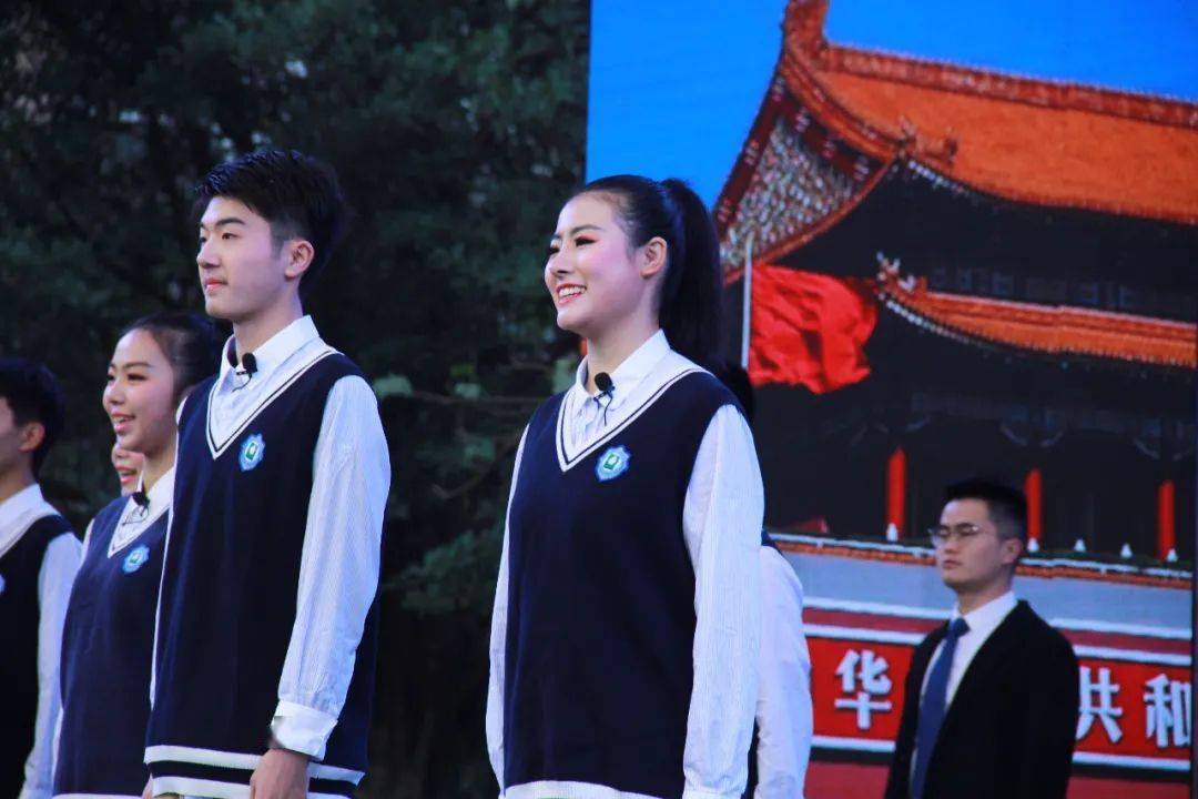 两江润泽十年辉煌重庆市两江中学校西政附中隆重举行办学十周年成果展