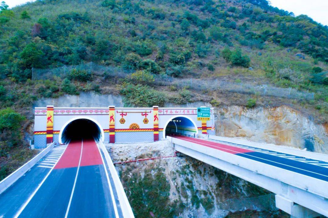 下永和隧道小沙坝立交看到这个消息小编已经激动不已雄奇险秀的高山