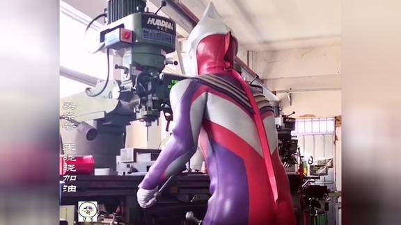 迪迦奥特曼进厂打工了原因是没有小怪兽了