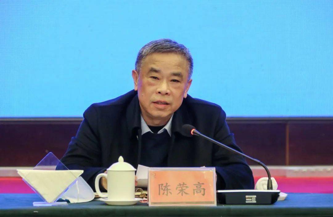 受上饶市委书记马承祖,市长陈云的委托,陈荣高代表中共上饶市委,上饶