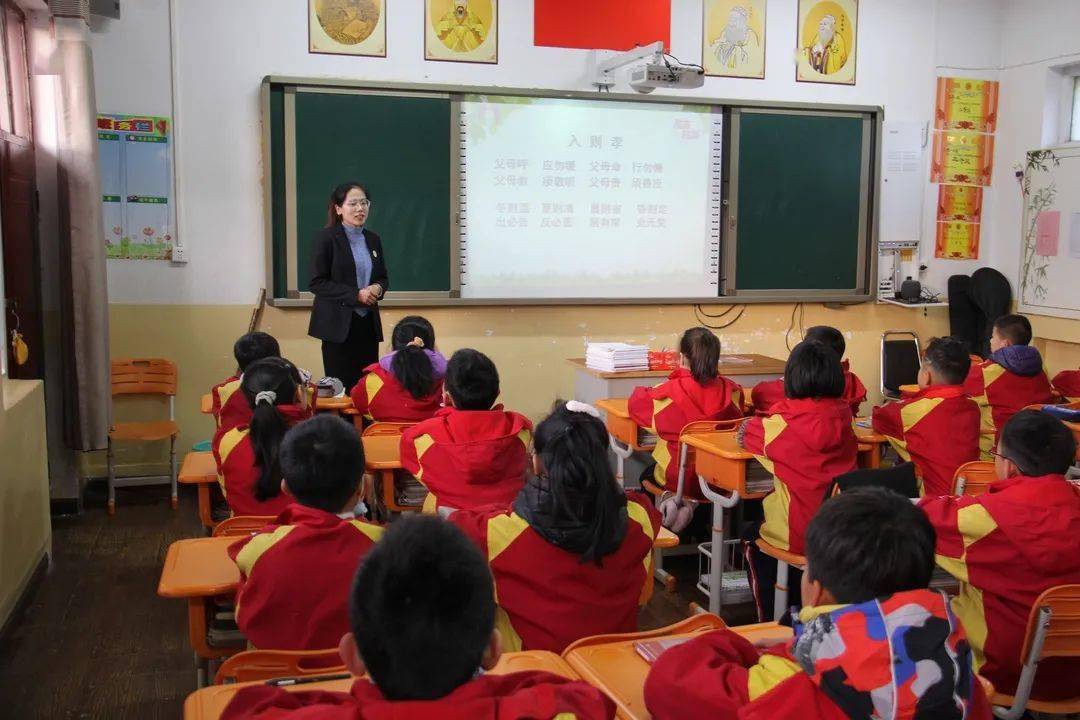 延安宝塔黄河小学考察团莅临古交市德慧智教育文化学校考察交流