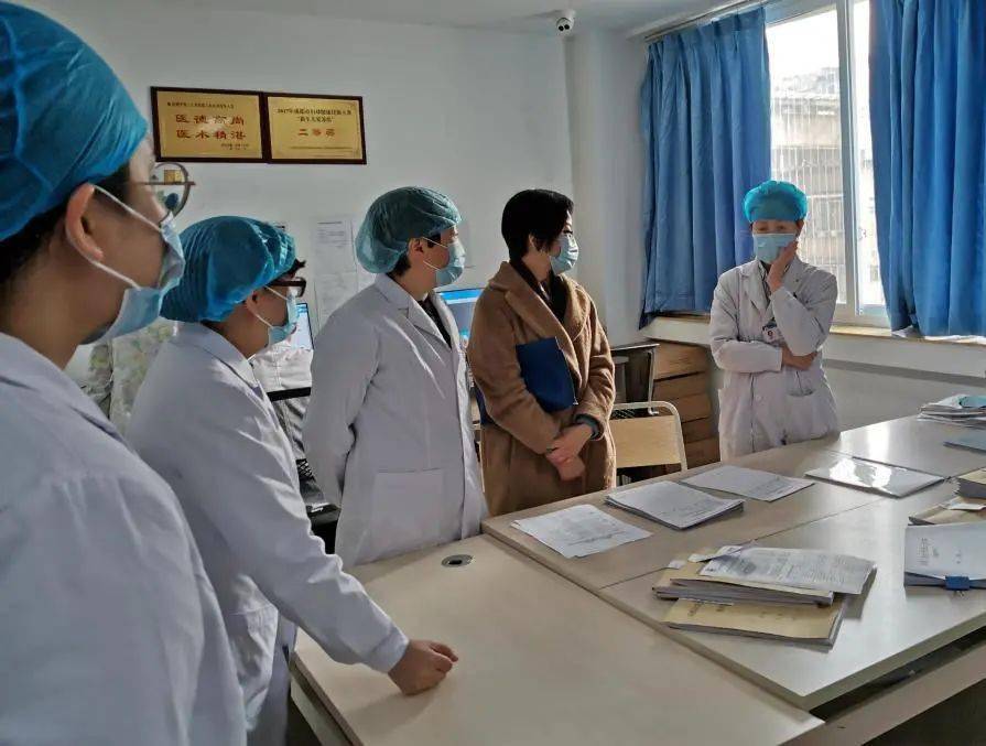 副院长王旭阳带队对医院档案室以及医疗设备进行安全检查.