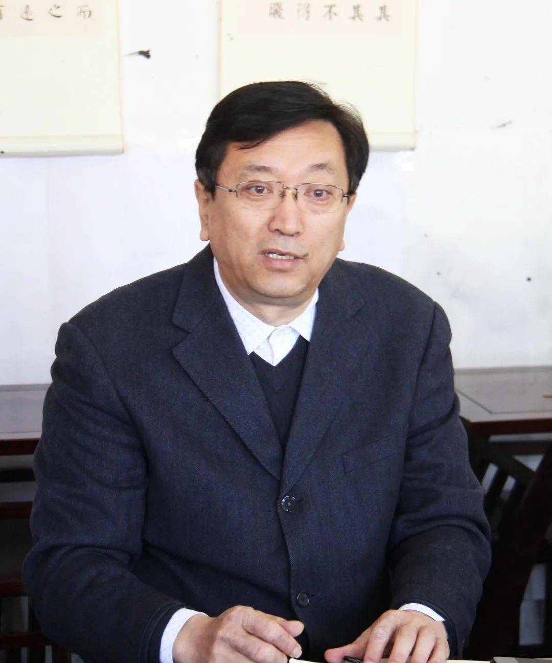 北京德慧智教育科技中心周玉宝副主任与考察团交流德慧智学校办公室