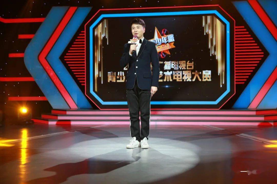 周凡哥哥,大嘴哥担任大赛主持备受小朋友们喜爱的江西师范大学音乐