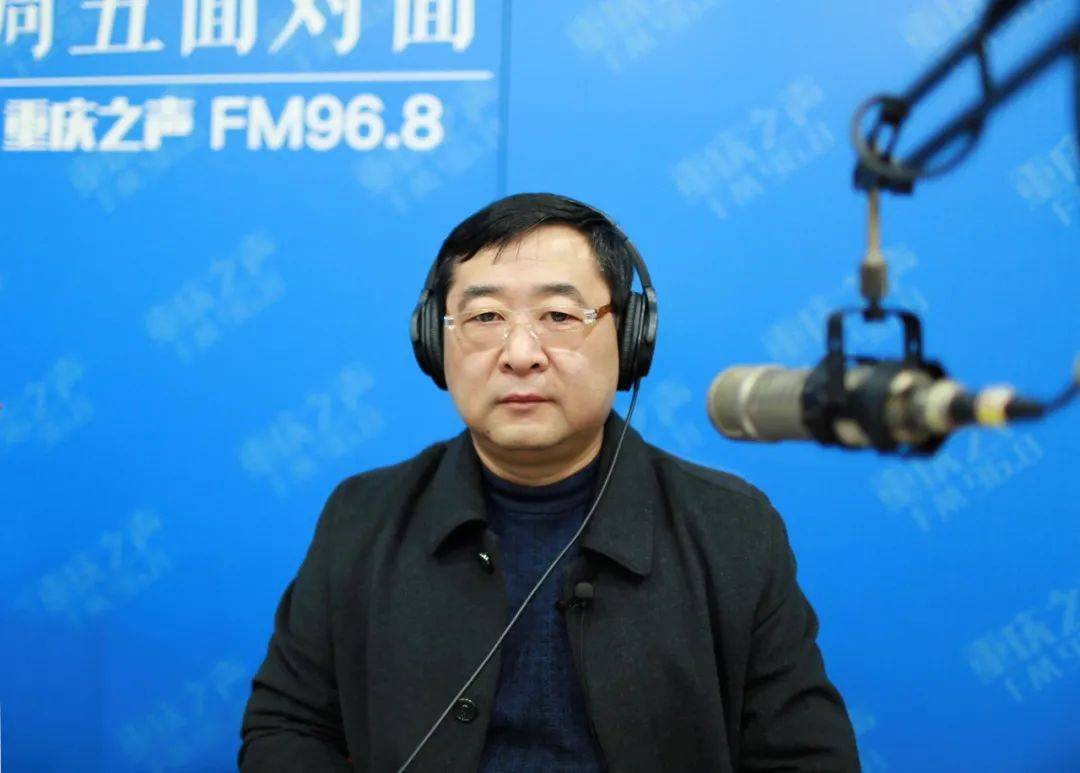 重庆市应急管理局党委委员,副局长何建平接受《周五面对面》专访1各类