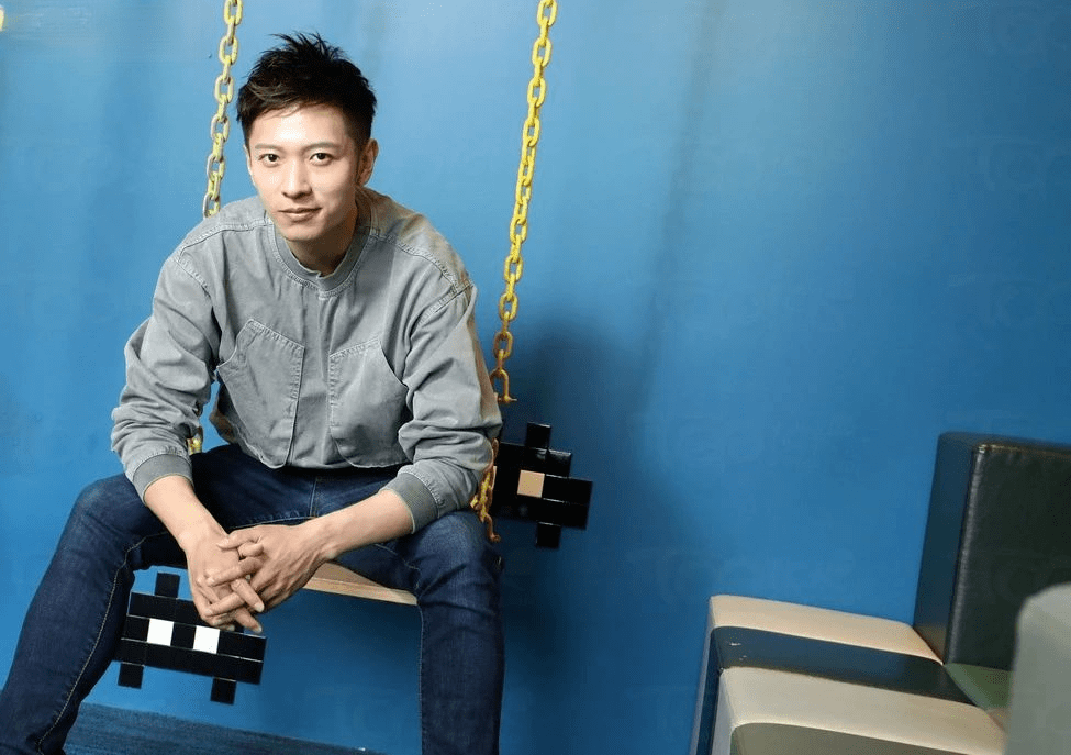 外闯"香港先生"放弃北上,回港陪女友挽救感情_高钧贤