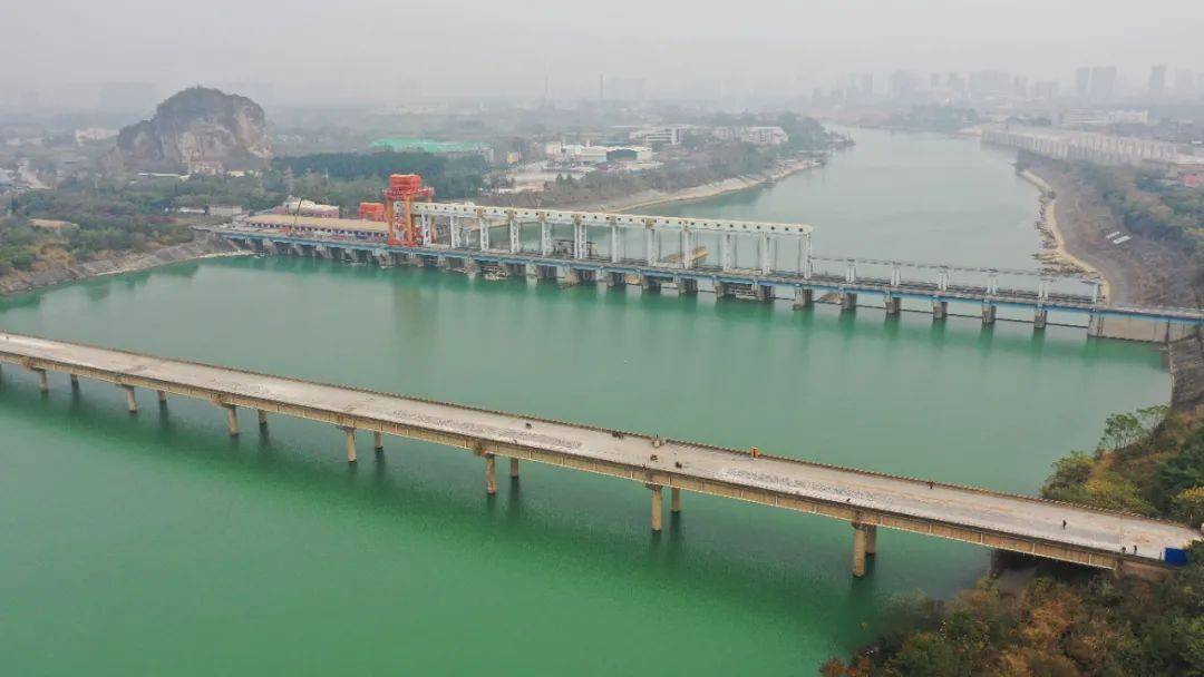 贵港郁江二桥有望春节前通车!