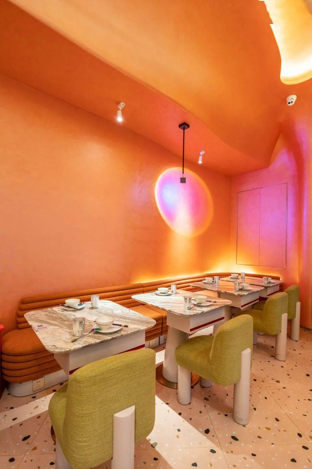 神级傣味「火烧云」新店空降合生汇,秒穿神秘科幻雨林!