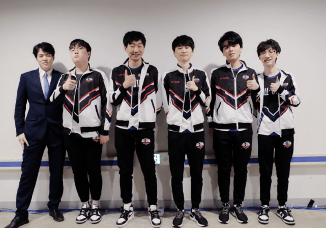 doinb直播吐槽:现在很多人都说要保护lwx,我真想把