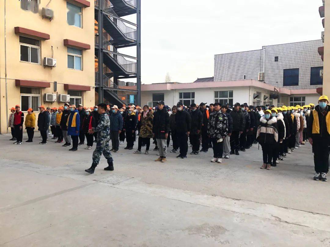 纸上得来终觉浅绝知此事要躬行我校组织八年级学生参加曹王社会实践