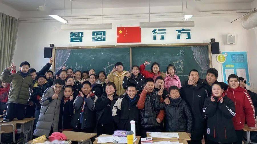 希望新的一年济南市党西小学的同学们能乘着阳光,带着勇往直前的精神