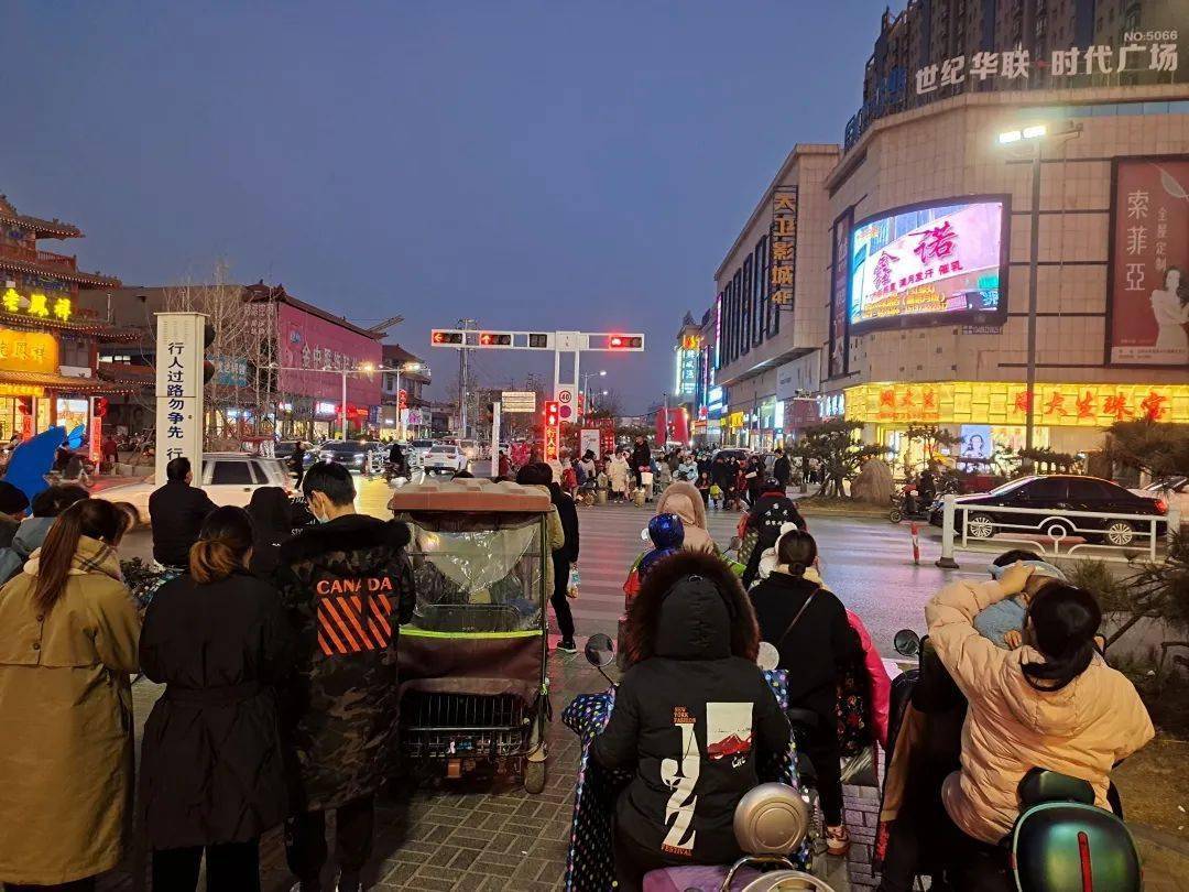 都是趁着节令来下关哩卫辉市里热闹类狠呐