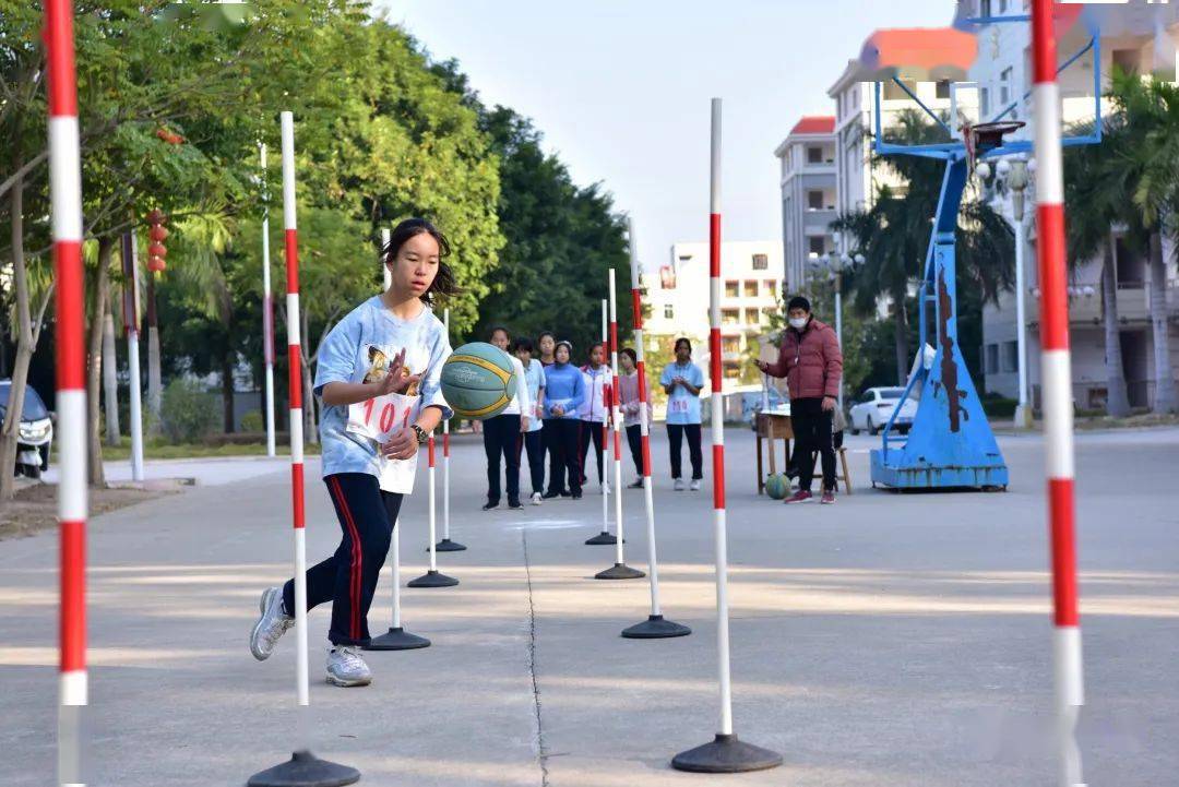 跳远沙坑评分标准_沙坑跳远穿什么鞋_体育中考沙坑跳远考生须知