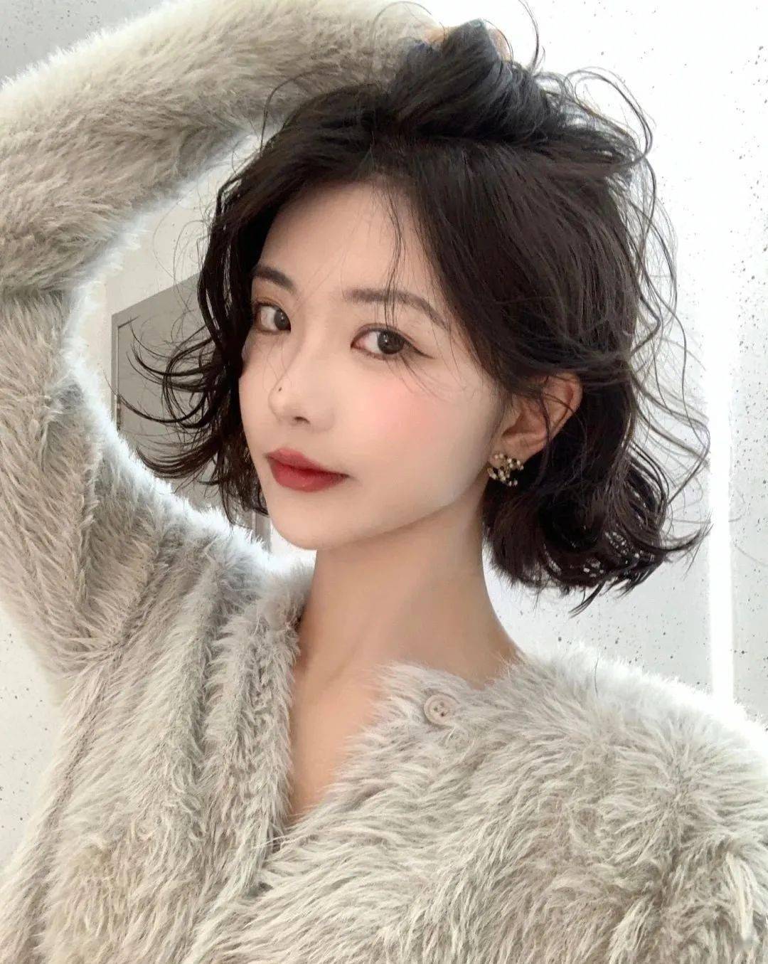 少的妹子还可以让发量变得蓬松有型有层次感的同时增加女生的女人味