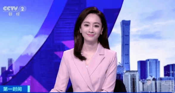 郭若天在上大学的时候也十分的优秀,在大一的时候就参加过央视春晚的