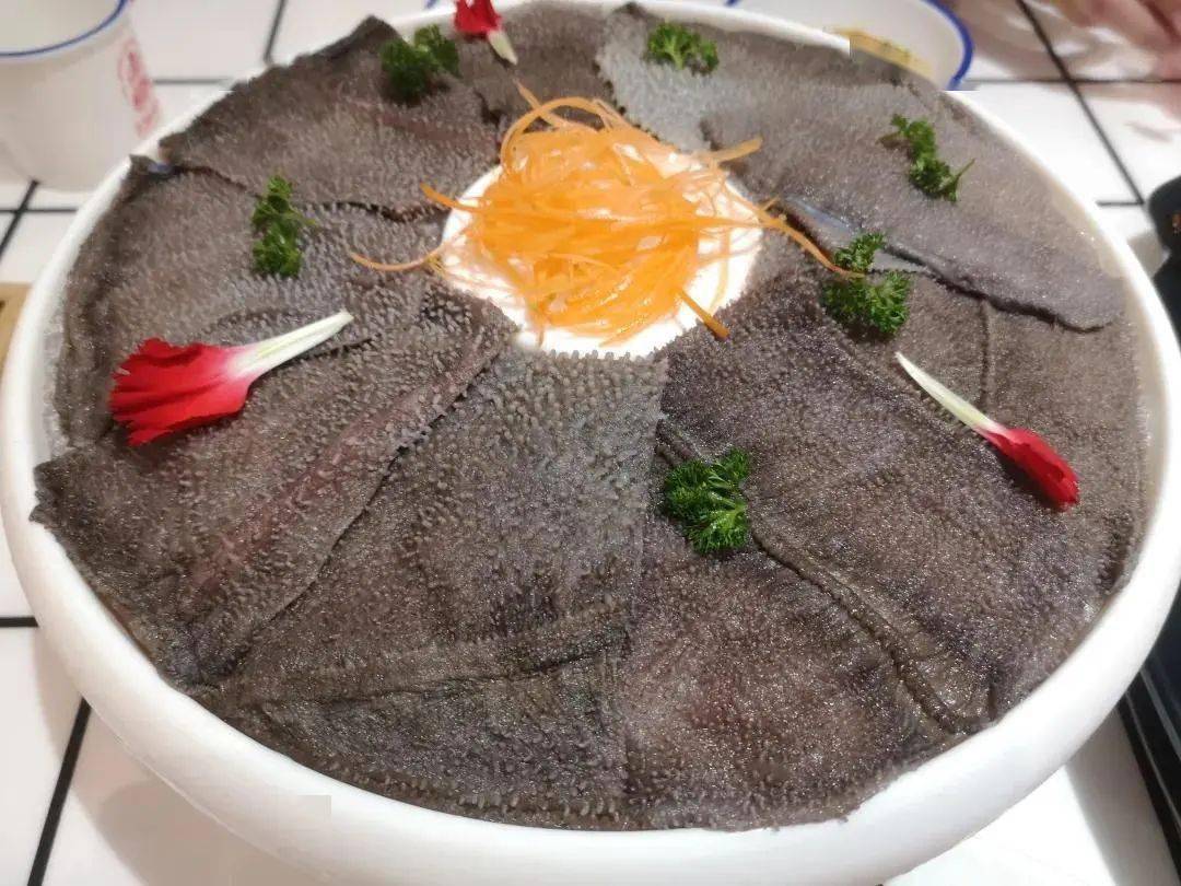 重庆火锅讲究食材的鲜,我们对于食材的选择上可没有马虎,腰子,鹅肠