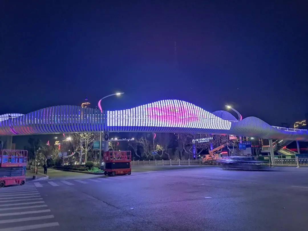 菏泽中华路弧形天桥实拍