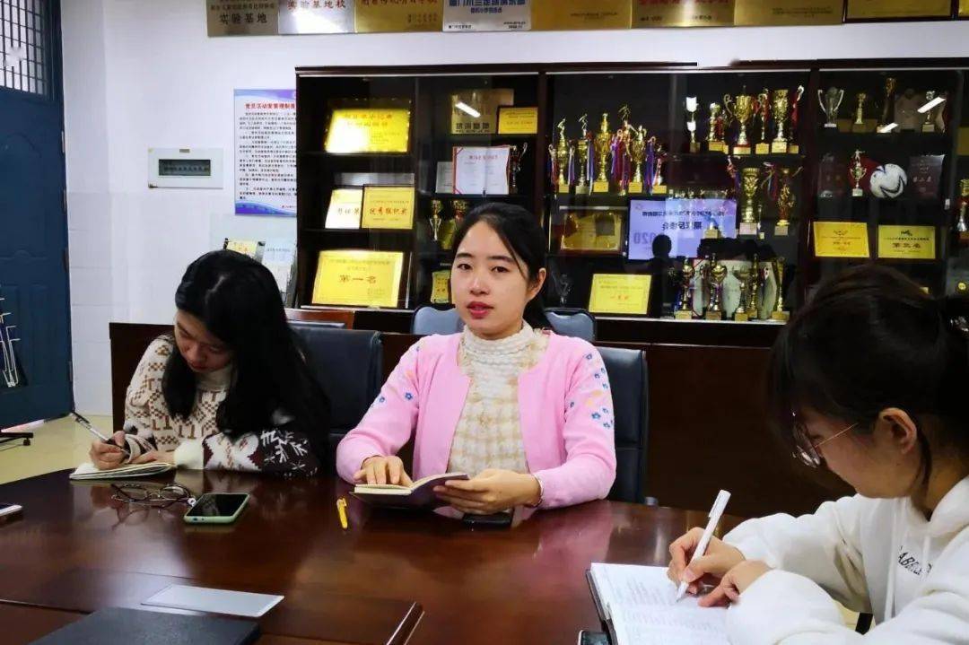 乘风破浪会有时厦门市梧村小学开展2020年见习期教师期末反馈会