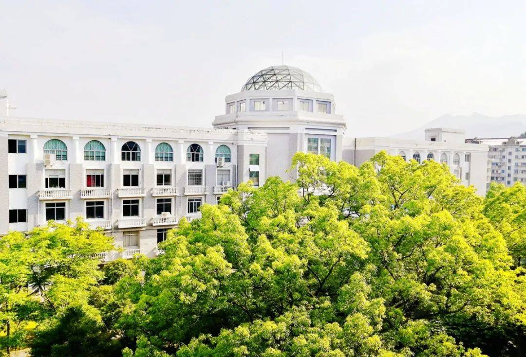 临海市外国语学校被评为浙江省园林式单位