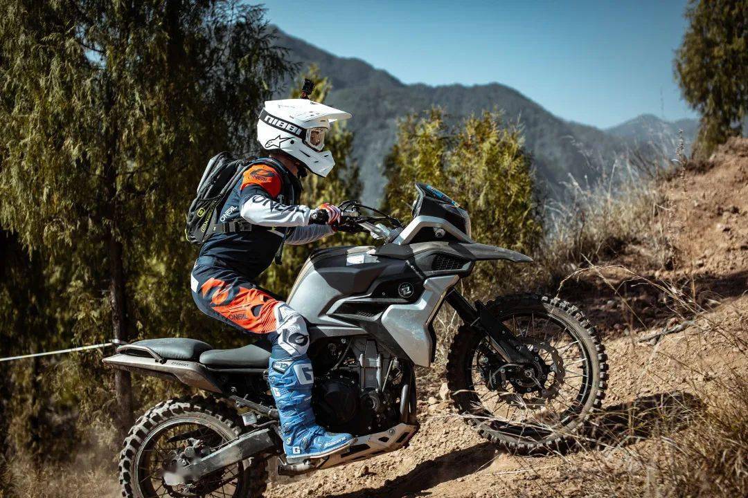 与ktm790adv宝马f850gs同台竞争凯越500x夺得冠军