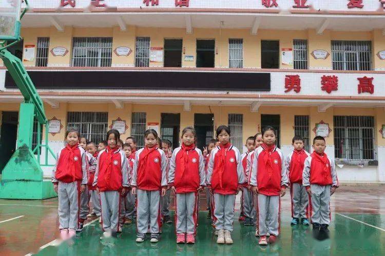 广西池河市大化瑶族自治县乙圩乡红军小学开展红色传奇进校园及民族