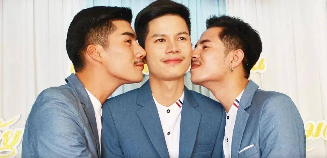 服泰国同性恋人不敌七年之痒高调带新欢回家竟变三人共谐连理