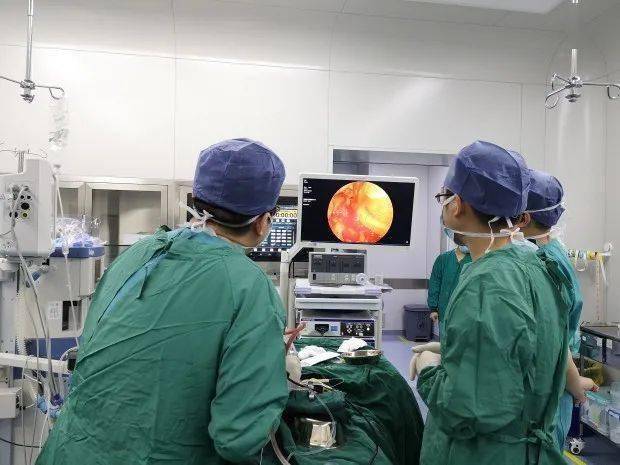 闻人亚军指出,小儿鼾症,俗称小儿打呼噜,即儿童睡眠呼吸暂停低通气