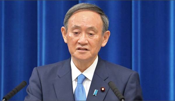 日本首相菅义伟于1月4日举行记者会.(图片来源:日本《朝日新闻》网站)