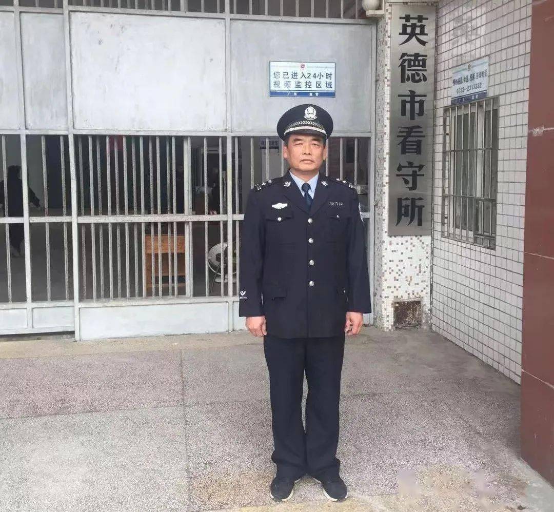 退休返聘老民警白伟雄退休不退岗丹心永向党