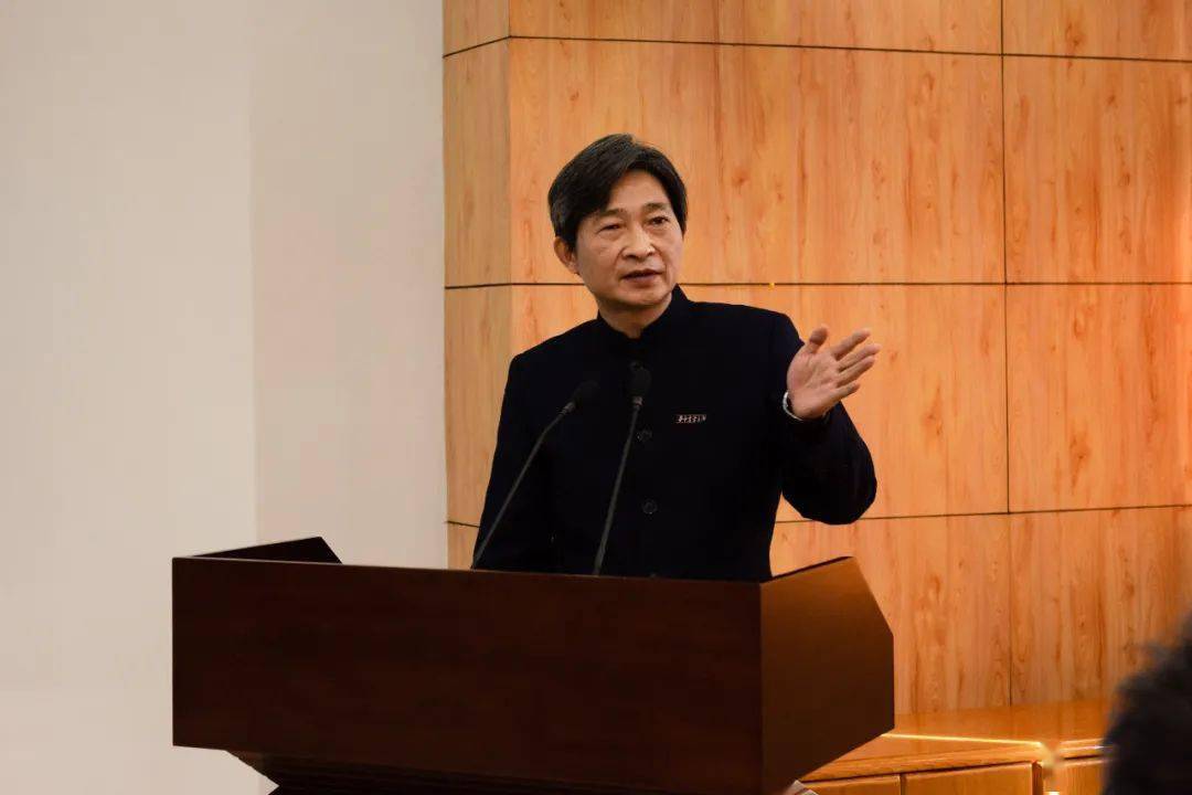 校党委书记高翅讲话"岁末年初寒冬之际,张启发和王石平两位老师爱