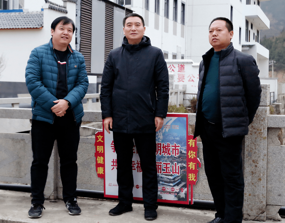 乡党委书记郑家兴,乡党委副书记,乡长辜承均等陪同.