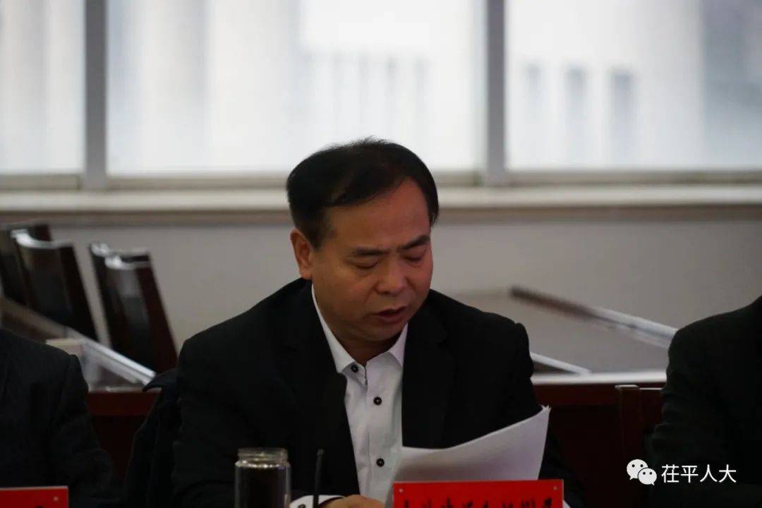 区人大常委,民族侨务外事委员会副主任委员杨保国提问.