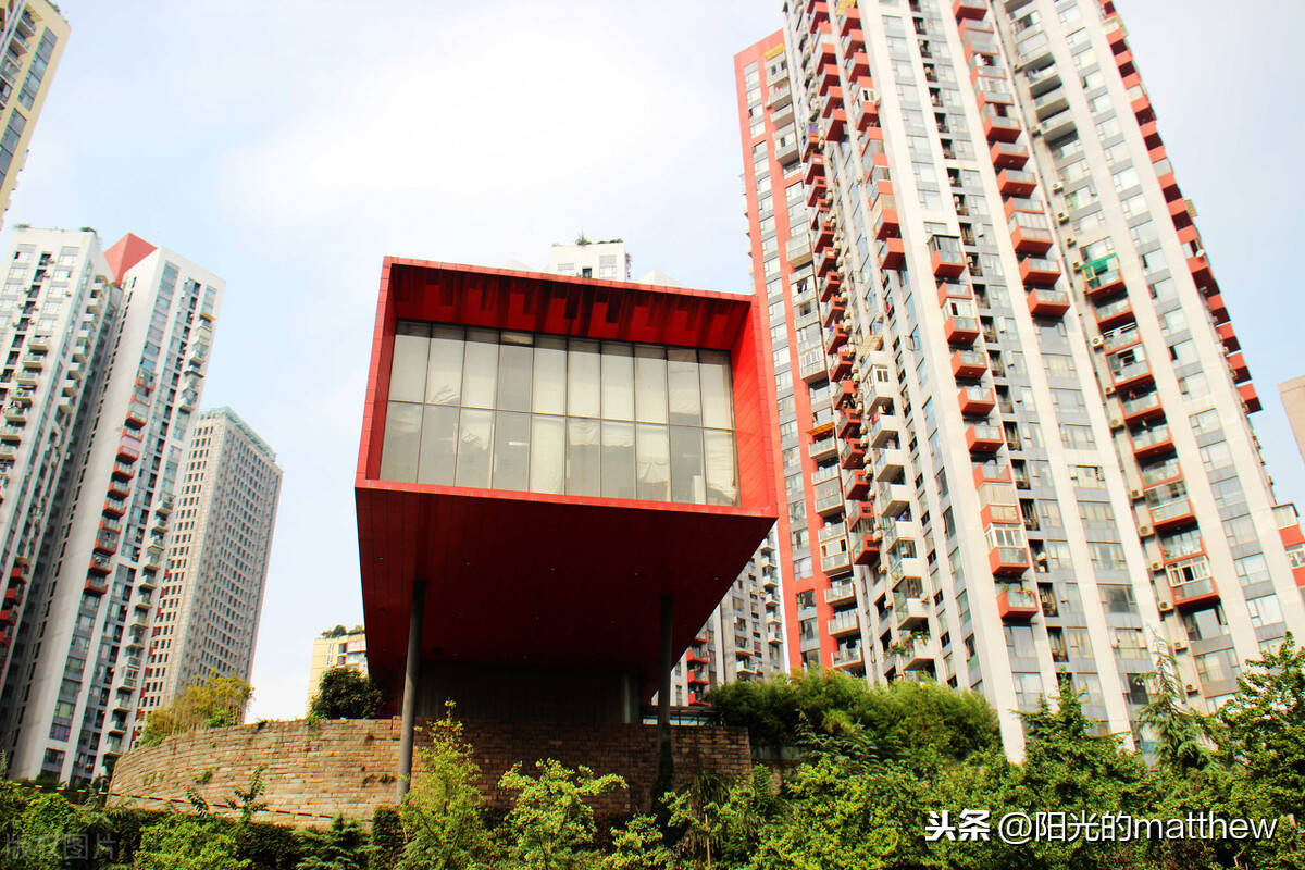 叫啥月亮楼"空中厕所""洞洞楼""花房子"桥上建房屋2021年1月4日,重庆